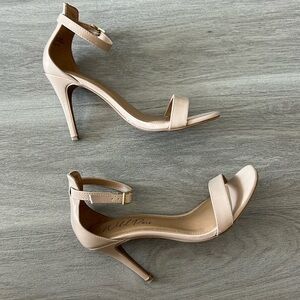 Wild Paid Classy Beige Strapping Heels Sandals Size 8.5